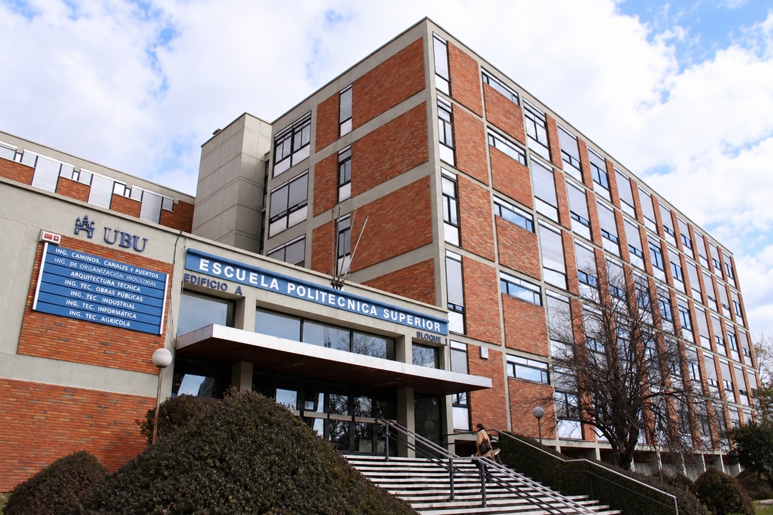 Entrada de la Escuela Politécnica Superior de la Universidad de Burgos en el Campus Vena