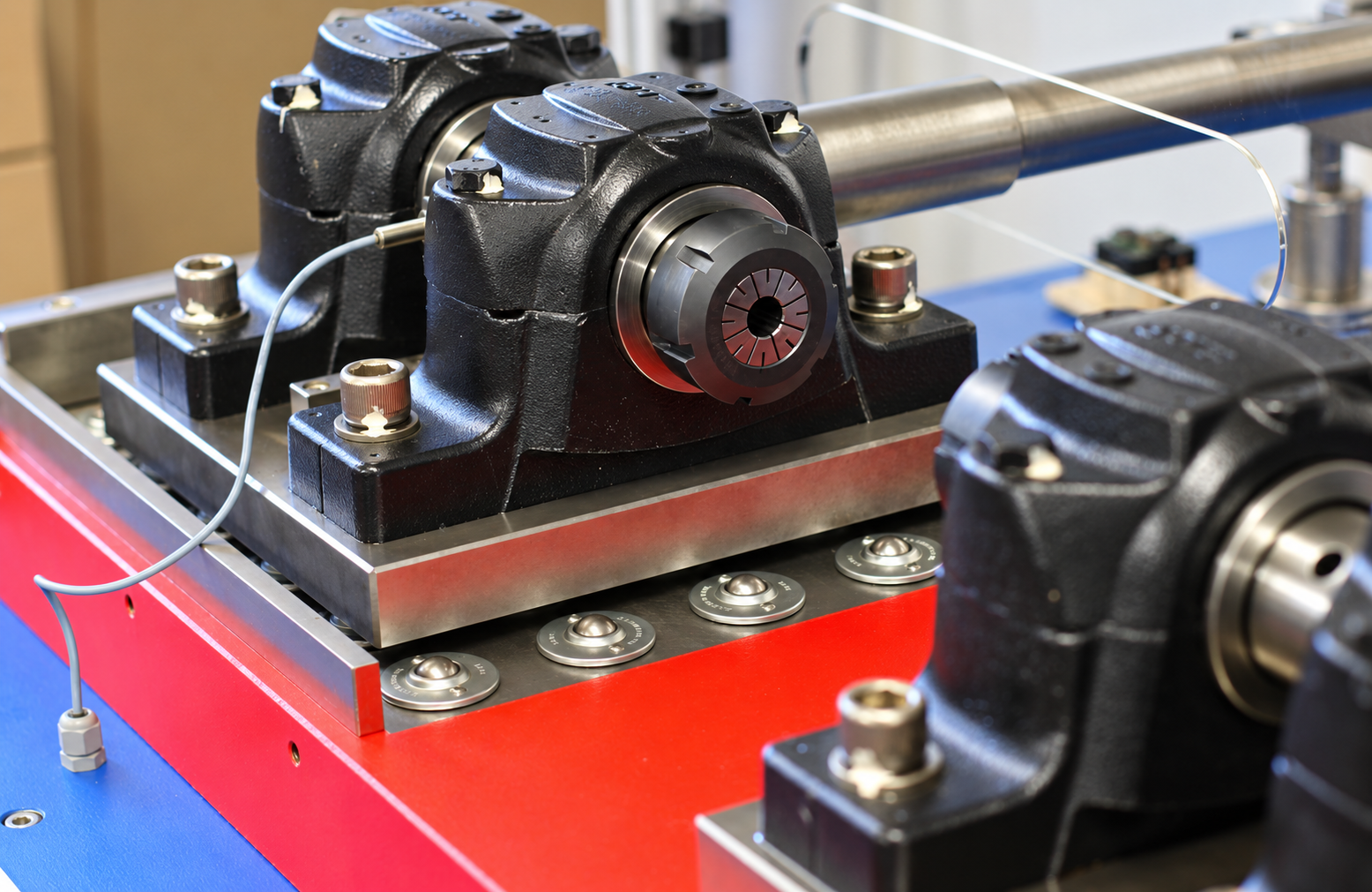 Detalle del sistema de sujeción de la máquina de fatiga por flexión rotativa