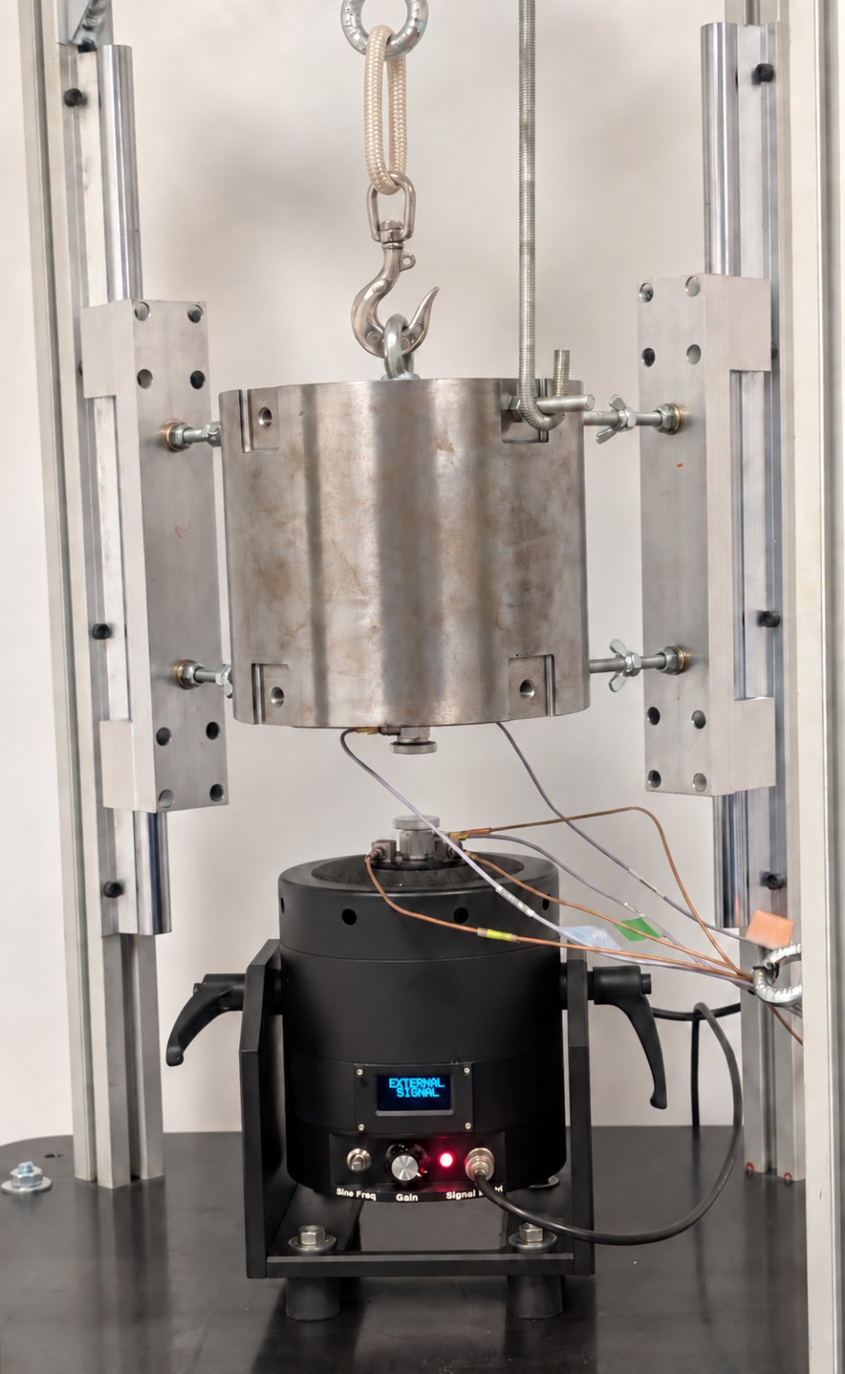 Vista completa del prototipo de ensayos dinámicos de alta frecuencia desarrollado por CIMa